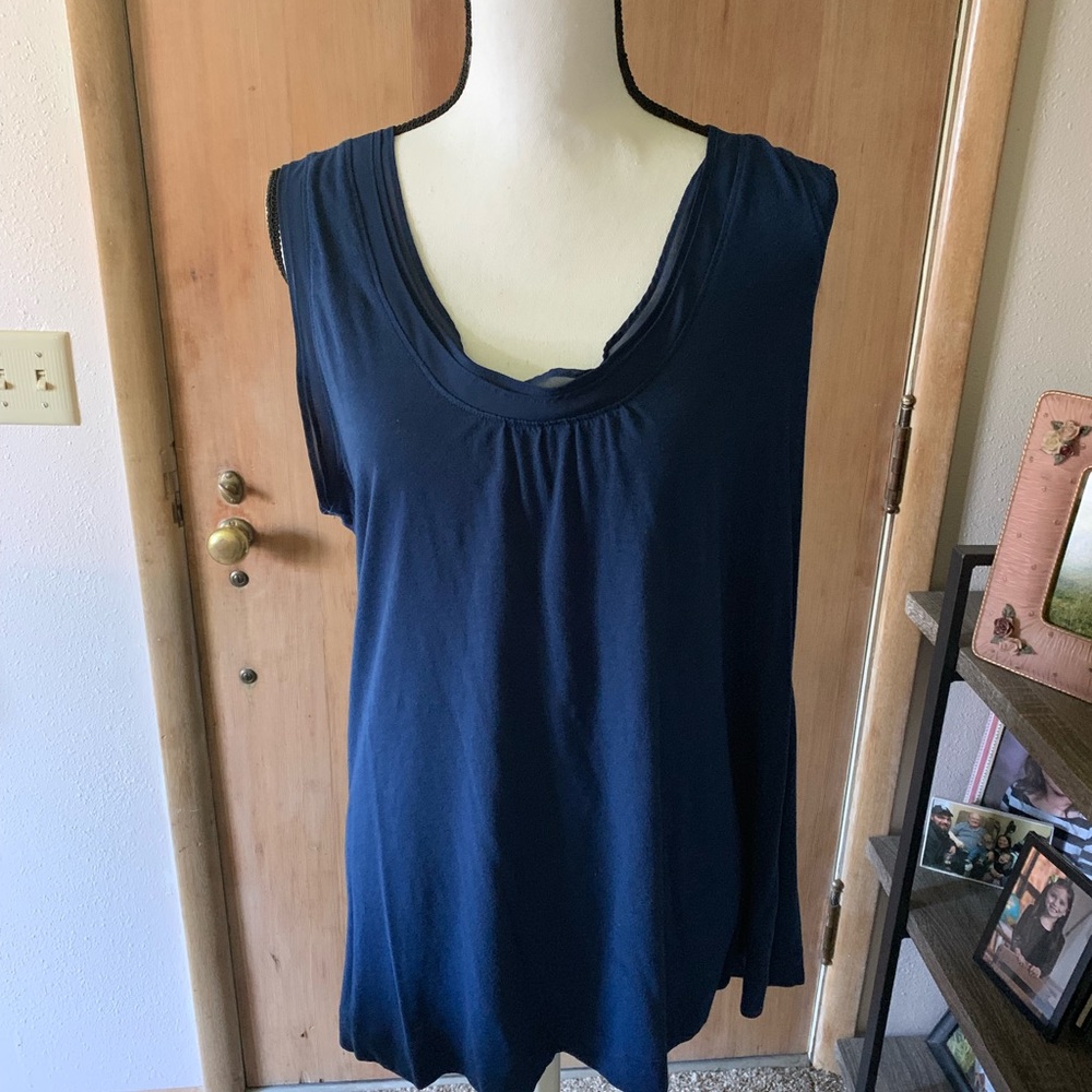 XL sleeveless navy blue blouse by Gap.